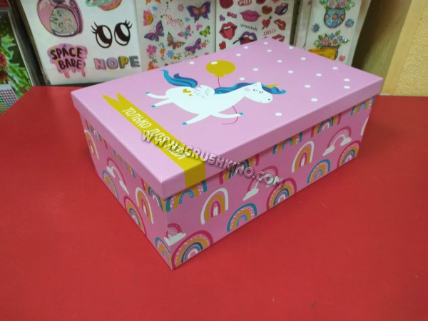 Коробка подарочная "Персонажи" (32.5 х 20 х 12.5 см)