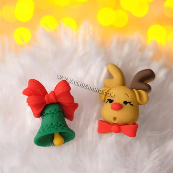 Серьги "Новогодние" игрушки, олень и колокольчик, цвет коричнево-зелёный   6912961