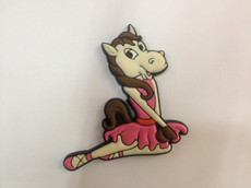 Магнит 7см. "Лошадь в розовом платье с темной гривой" цена за 1шт. (уп.24шт)